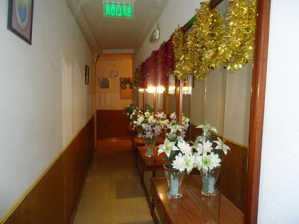 Hotel Pension Mode Льєйда Екстер'єр фото
