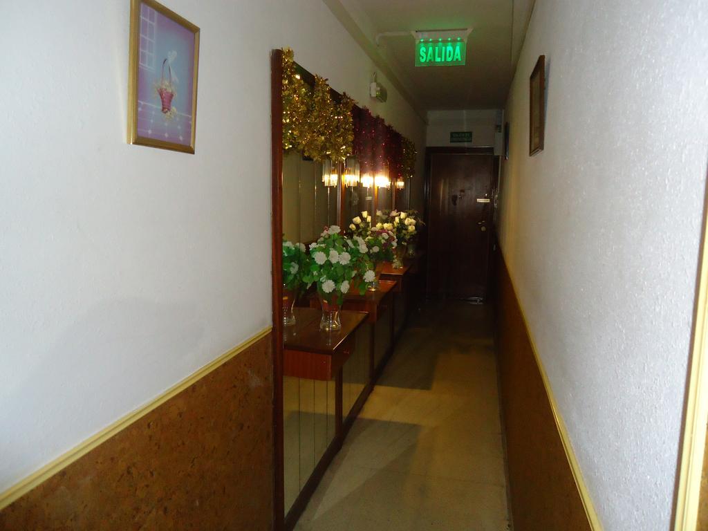 Hotel Pension Mode Льєйда Екстер'єр фото